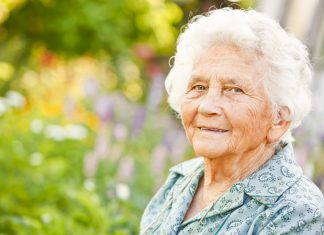 Hoe herken je pijn bij ouderen met dementie? ouderedame