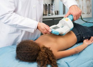 Magnetisch uitschuifbare correctiestaaf bij scoliose