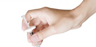 Prik met pijnstilling in de bilspier effectief bij heupartrose injectie-bil