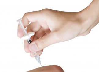 Prik met pijnstilling in de bilspier effectief bij heupartrose injectie-bil